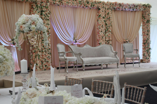Your Wedding Tipping Guide: Who and How Much to Tip